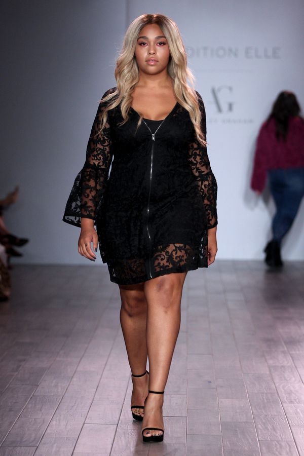 Ashley Grahams Lingerie Runway Show Is The Picture Of Body Positivity Huffpost 