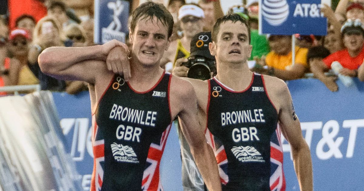 Brownlee Brothers: Alistair Helps Jonny Over The Line In ...