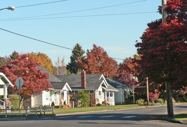 Wood Avenue in Sumner in the fall
