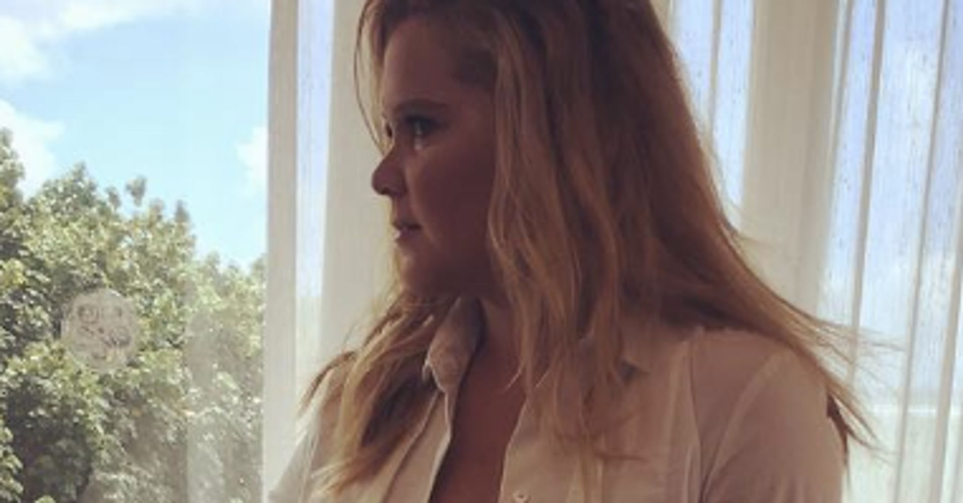 Amy Schumer Shares A Behind The Scenes Pic From Her Steamy Gq Photo Shoot Huffpost