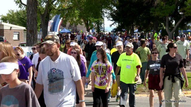 Montana NAMIWalk participants begin the 5k walk.