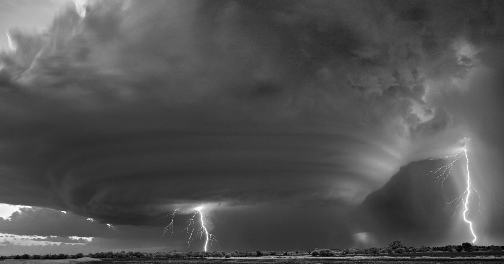 Breathtaking Photos That Capture The Terrible Beauty Of Big Storms 