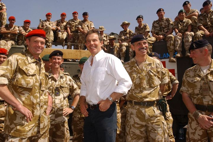 Blair meeting troops in Iraq in 2003