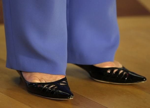 HILLARY CLINTON THE WICKED WITCH OF THE WEST WING  CLASSIC ANTI PINBACK 