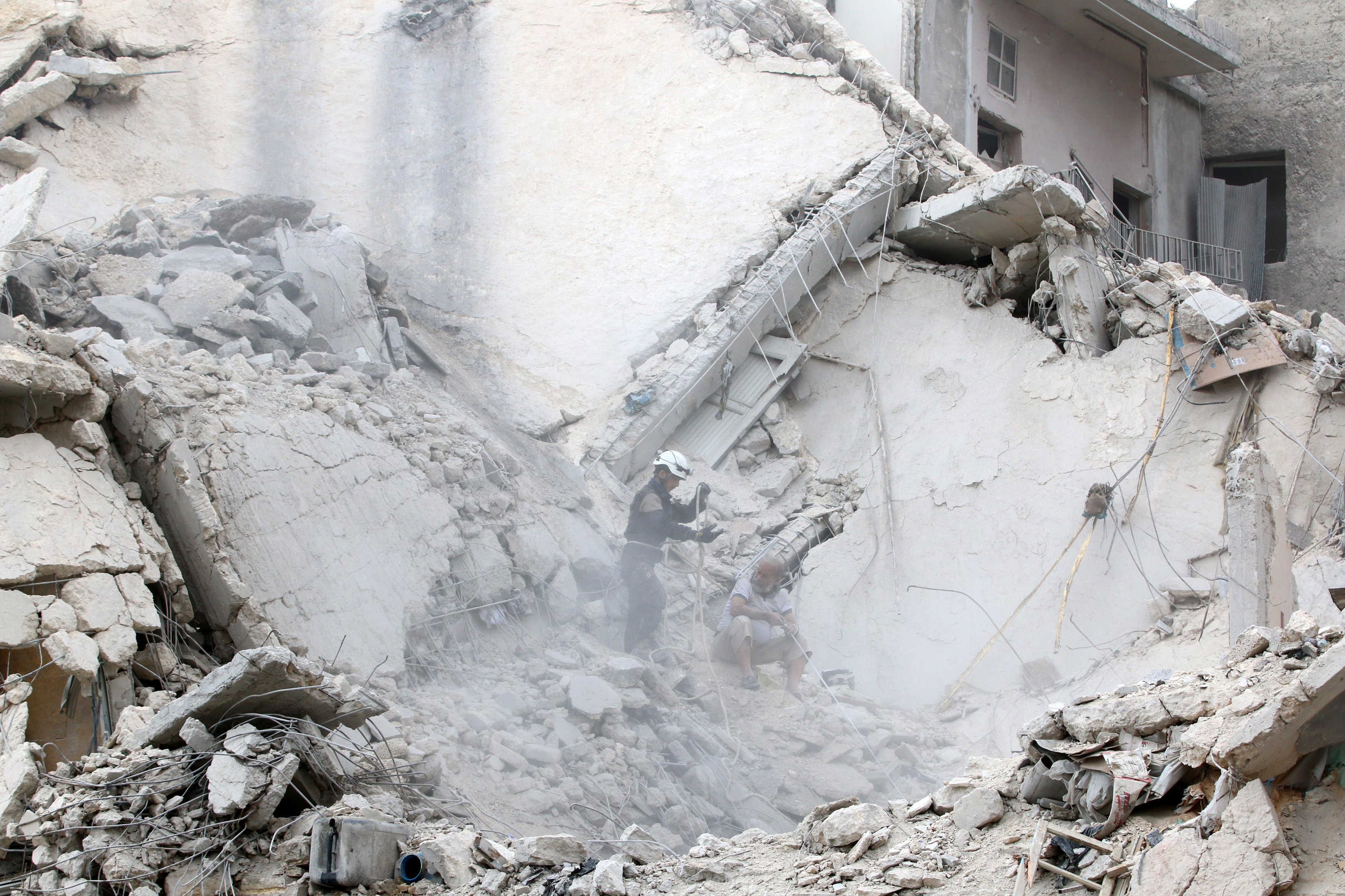 Dozens Of Airstrikes Hit Rebel-Held Aleppo In Syria | HuffPost The ...