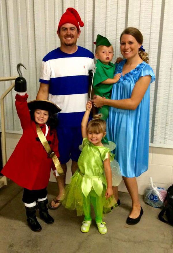 59 Family Halloween Costumes That Are Clever, Cool And Extra Cute ...