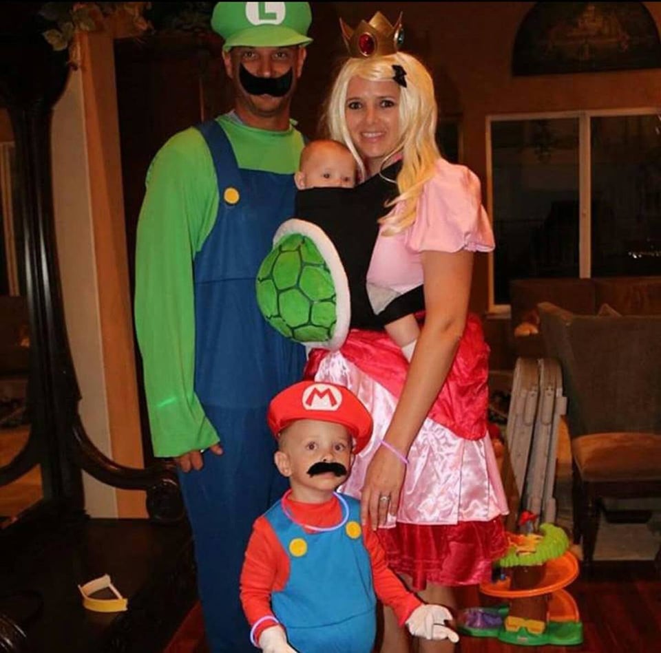 59 Family Halloween Costumes That Are Clever Cool And Extra Cute Huffpost Life