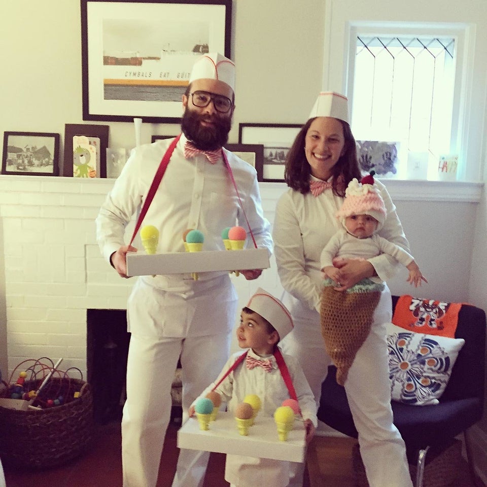 59 Family Halloween Costumes That Are Clever, Cool And Extra Cute ...