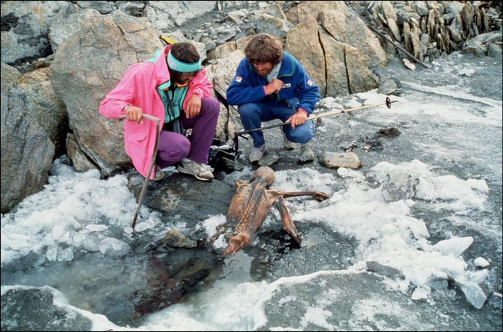 Mountaineers with Otzi in the Otztal Alps between Austria and Italy in September 1991. 