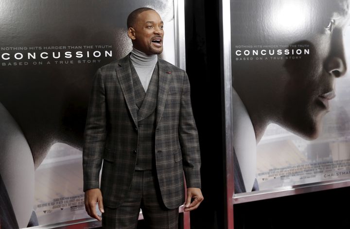 Actor Will Smith poses as he arrives for the New York premiere of the film "Concussion" in the Manhattan borough of New York City, December 16, 2015.