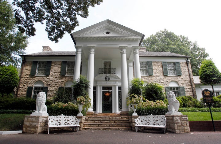 <strong>Thousands of fans still flock to Graceland to pay homage to the King</strong>