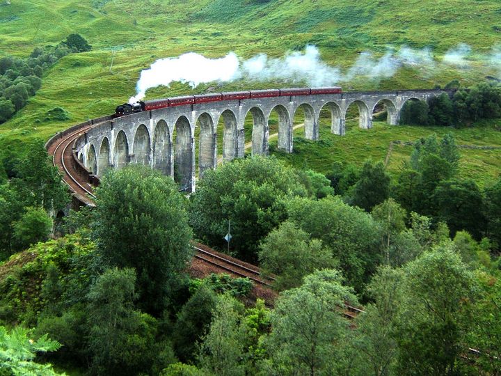 The famous railway viaduct from the Harry Potter movies