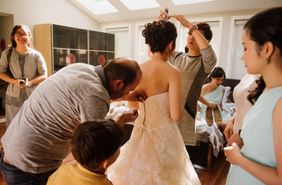 <strong>Ibrahim Halil Dudu gets to work on the dress</strong>