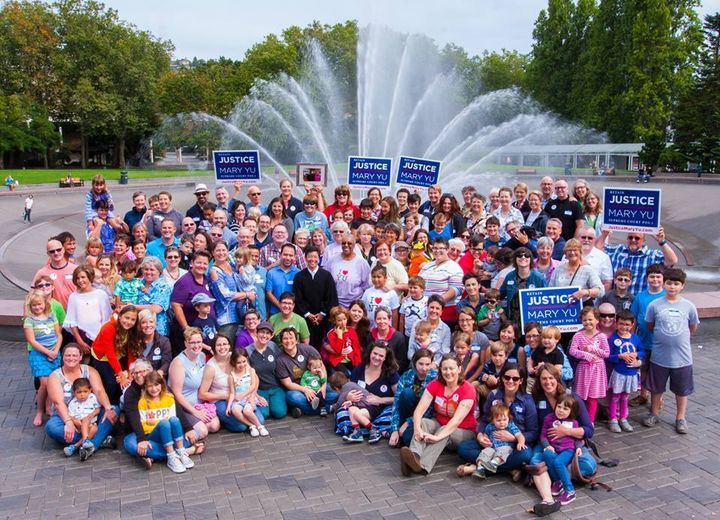 Families united at the Seattle Center Fountain to take a once-in-a-lifetime group family photo