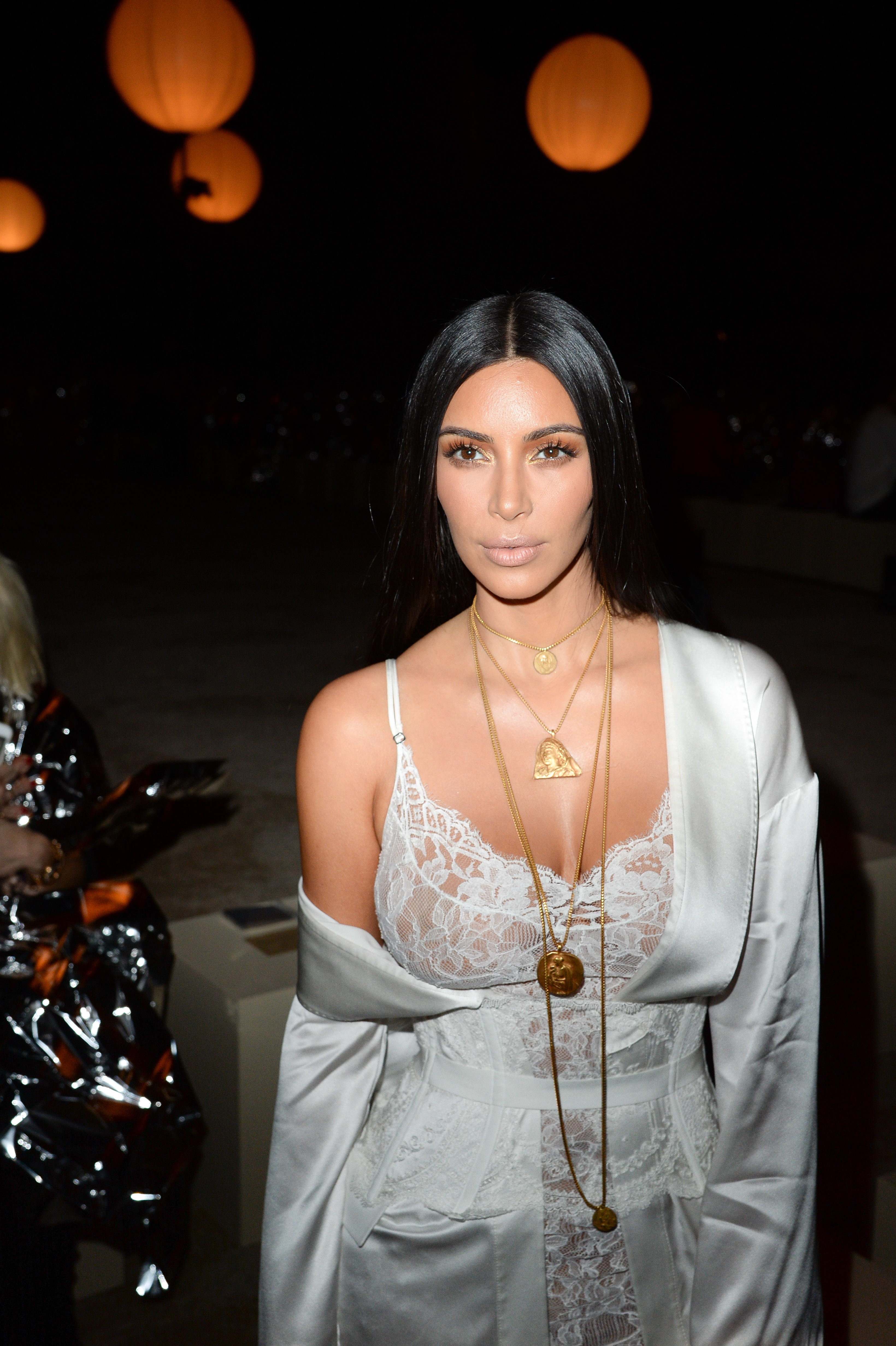 Kim Kardashian West Robbed At Gunpoint In Paris By 2 Men Dressed As ...