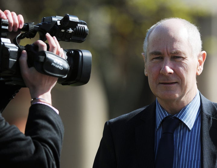 <strong>Canoe fraudster John Darwin leaves Teesside Crown Court, Middlesbrough in 2007</strong>