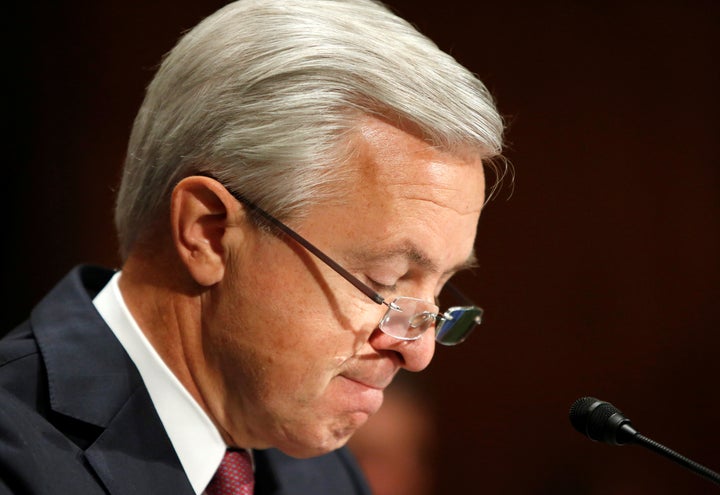 Wells Fargo CEO John Stumpf testifies before a Senate Banking Committee hearing on the firm's sales practices on Capitol Hill in Washington, U.S., September 20, 2016.