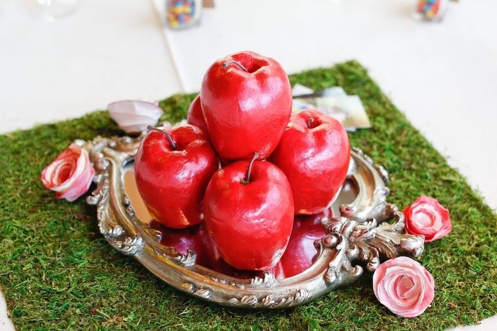 "Snow White" table with "poisoned" apples.
