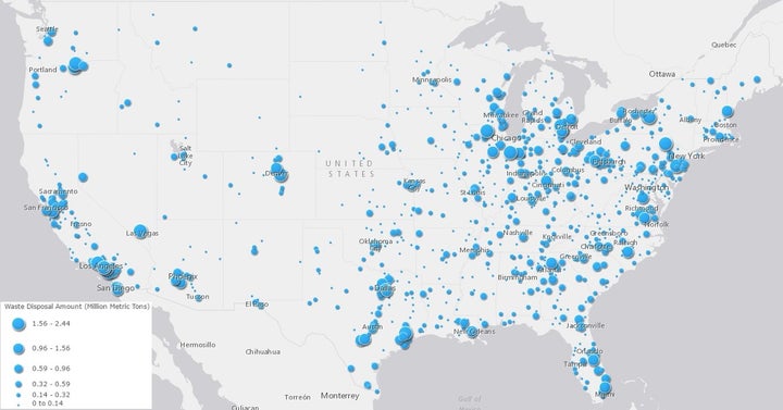 Map showing the locations of landfills in the contiguous 48 states. Each blue dot represents a landfill. The dot's size corresponds to the amount of waste the landfill accepted in 2013.