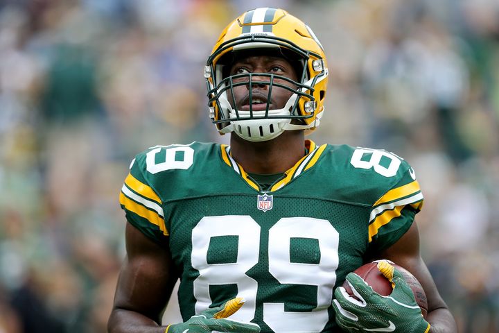 After apparently receiving a fried chicken head with his Buffalo Wild Wings meal, Jared Cook asked on Twitter, "How?"