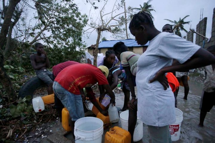 Residents collect water in Les Cayes.