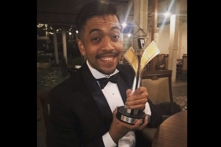 Rendra Zawawi was awarded best theme song for "Arena Cahaya" with Zee Avi at The Malaysian Film Festival. The song was also recently nominated for best original film song at the Golden Horse Festival.