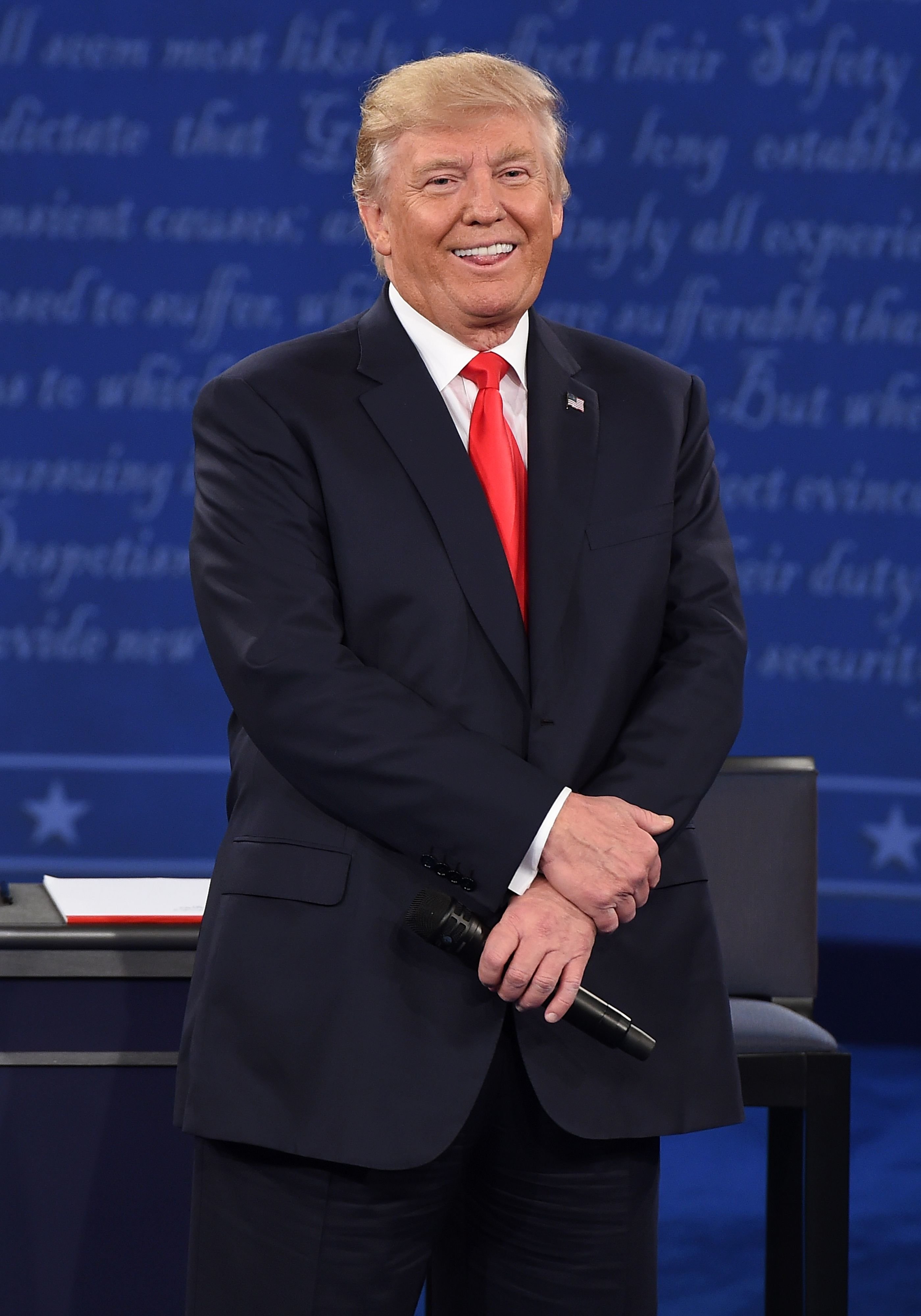 Donald Trump Fell In Love With His Debate Chair Right Before Our Eyes ...