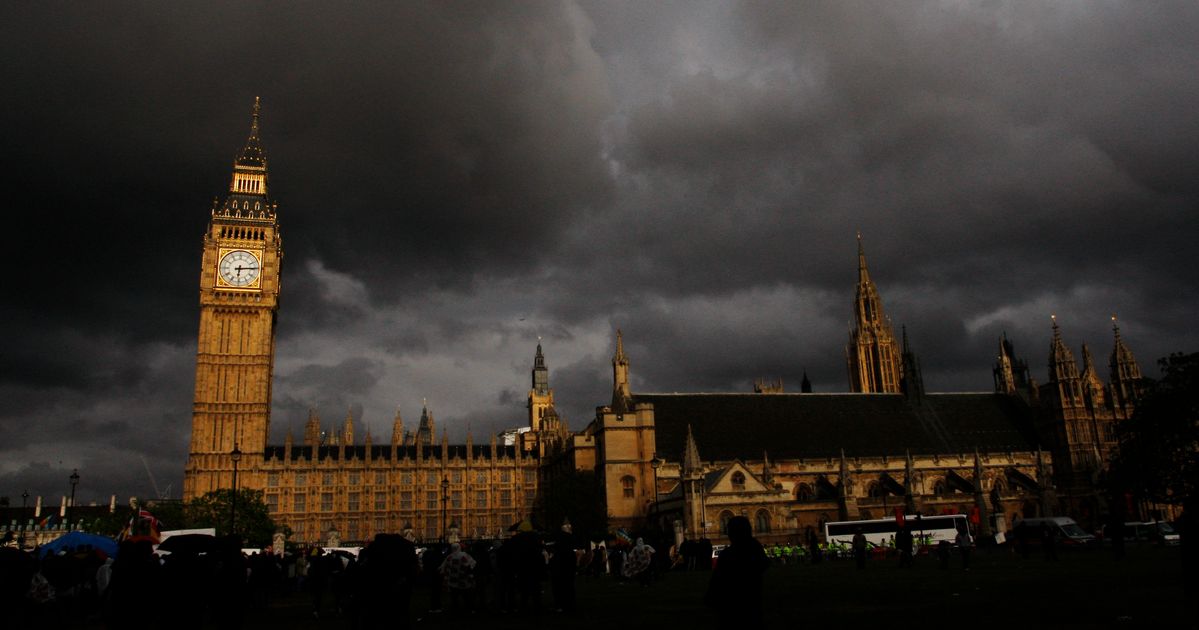 London broke. Пасмурный день в Англии. Климат Великобритании апммммммммммммммммммммм. London Parliament City of London. MPS что это в Англии.