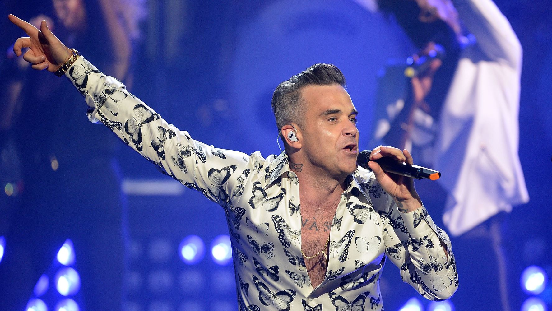 Robbie Williams Reveals He Has Arthritis - And It's Affecting His ...