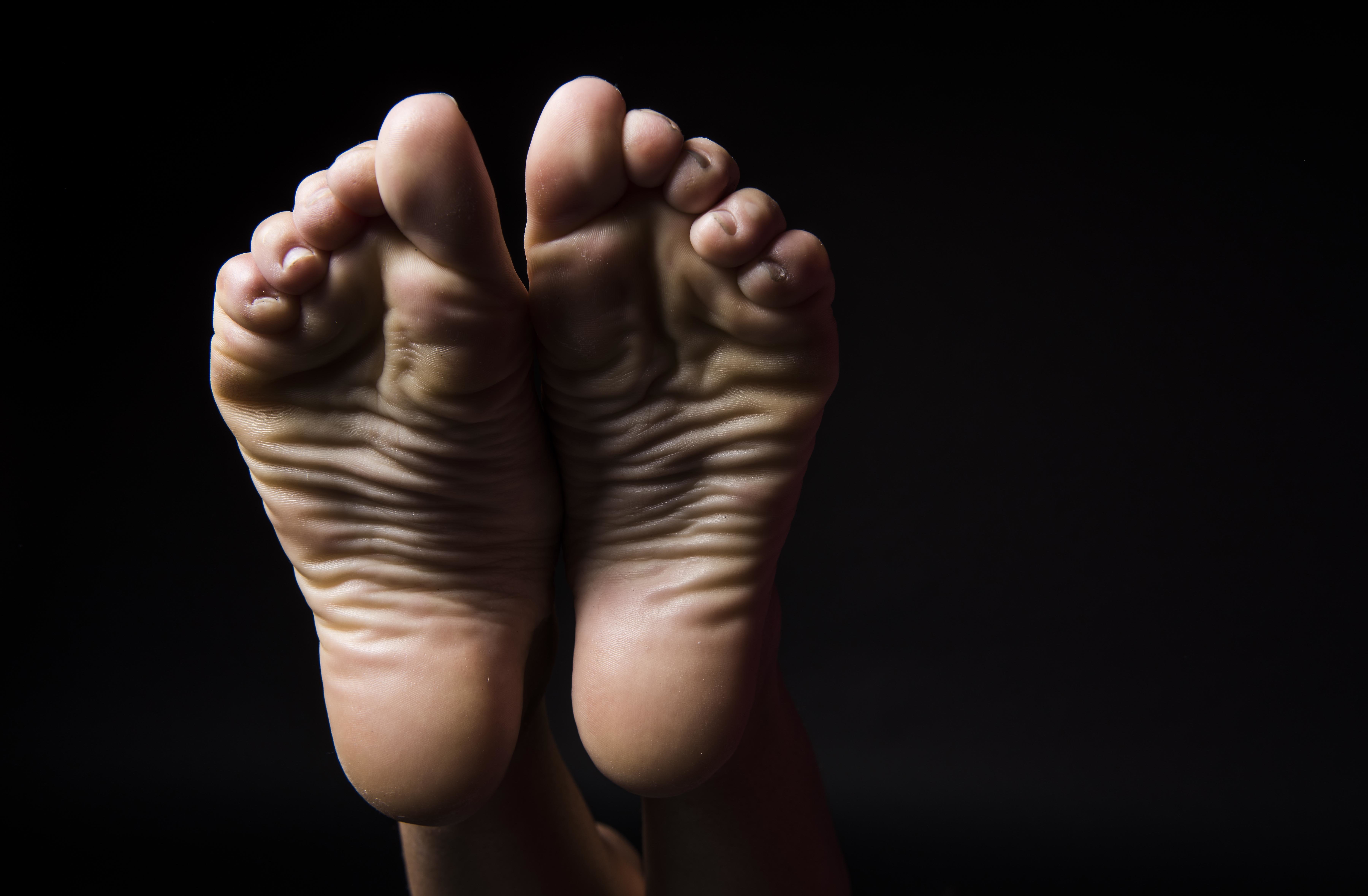 These Honest Images Show How Women Really Feel About Their Feet HuffPost Life picture