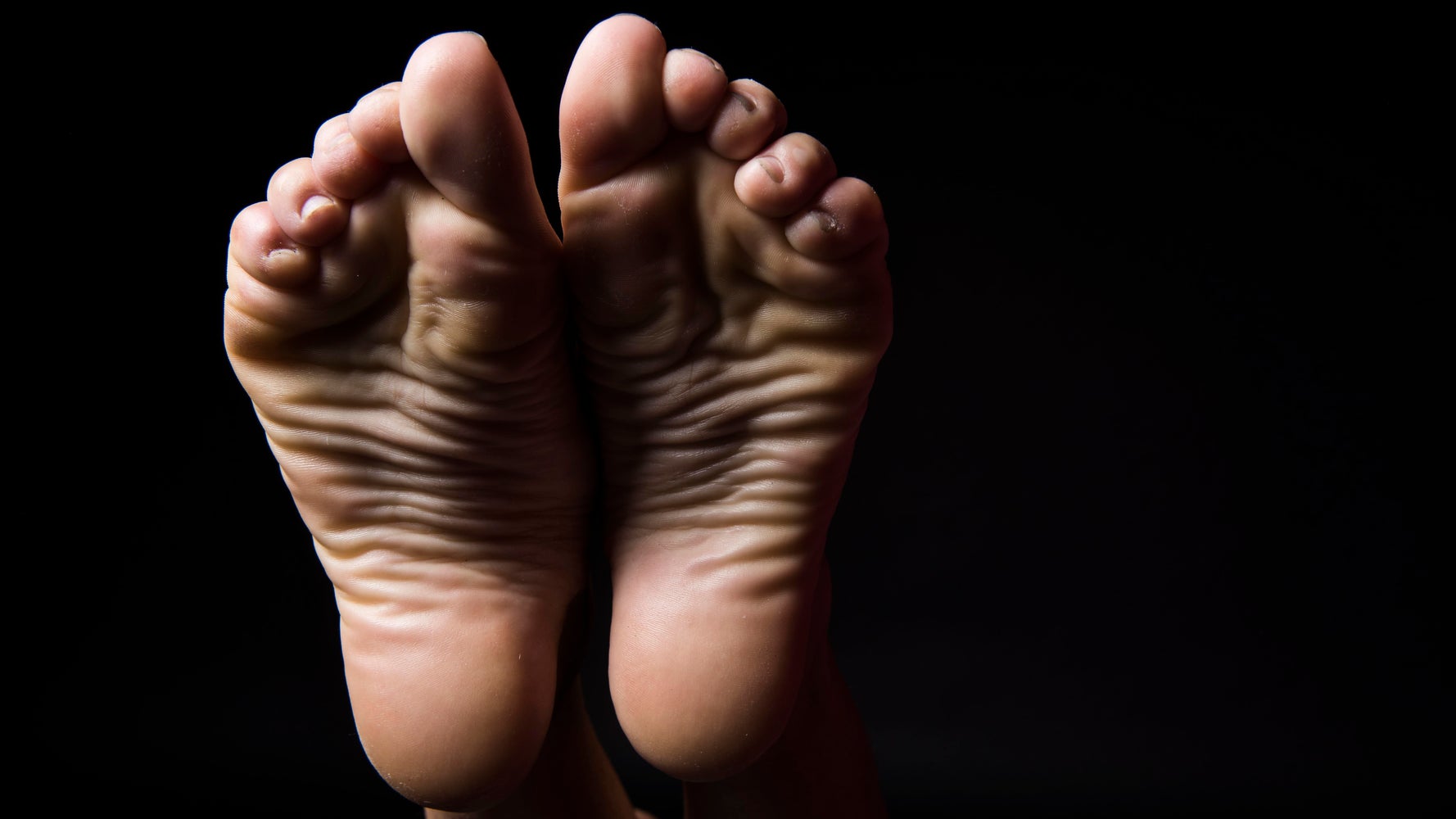 These Honest Images Show How Women Really Feel About Their Feet 