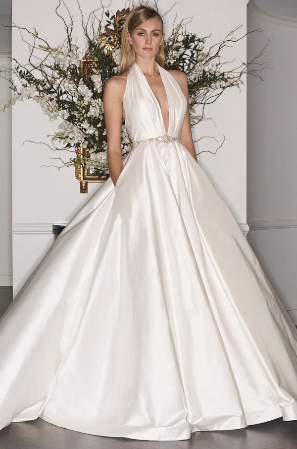37 Super New Wedding Gowns You Ll Be Obsessing Over Huffpost I A Href Http Www Legendsromonakeveza