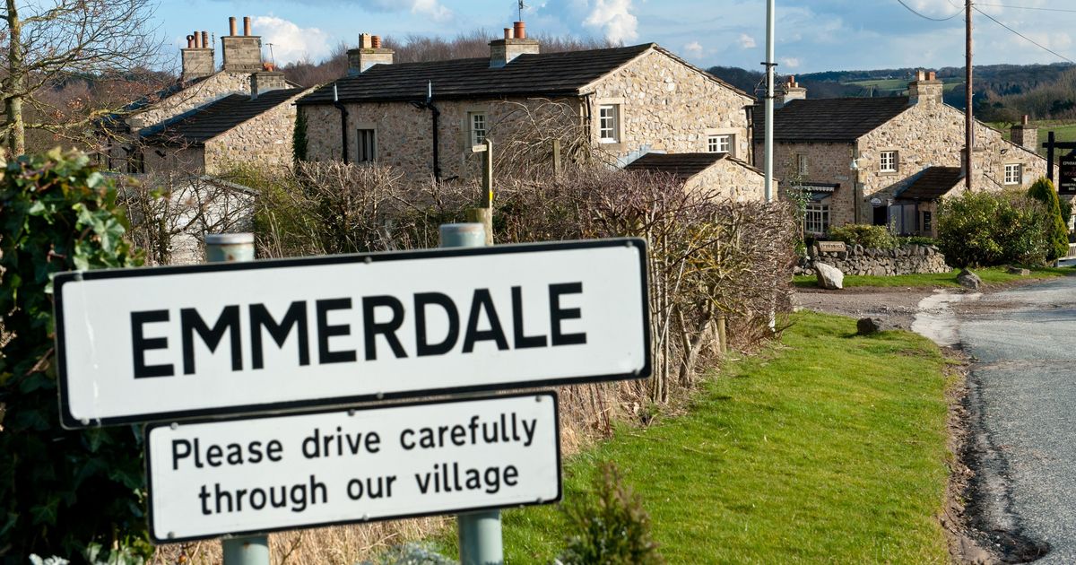 ‘Emmerdale’ Spoilers Christmas Episodes Teased By Soap Boss Iain