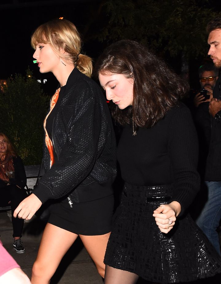 Swift with singer Lorde, who definitely got the memo. 