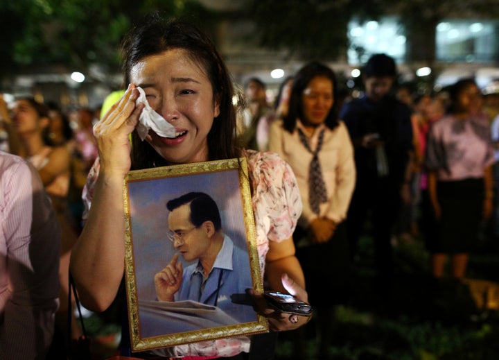 A woman weeps after an announcement that Thailand's King Bhumibol Adulyadej has died, at the Siriraj hospital in Bangkok, Thailand, October 13, 2016.