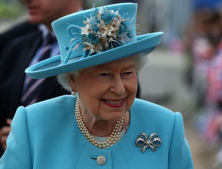 <strong>Queen Elizabeth II becomes the world's longest-reigning living monarch.</strong>