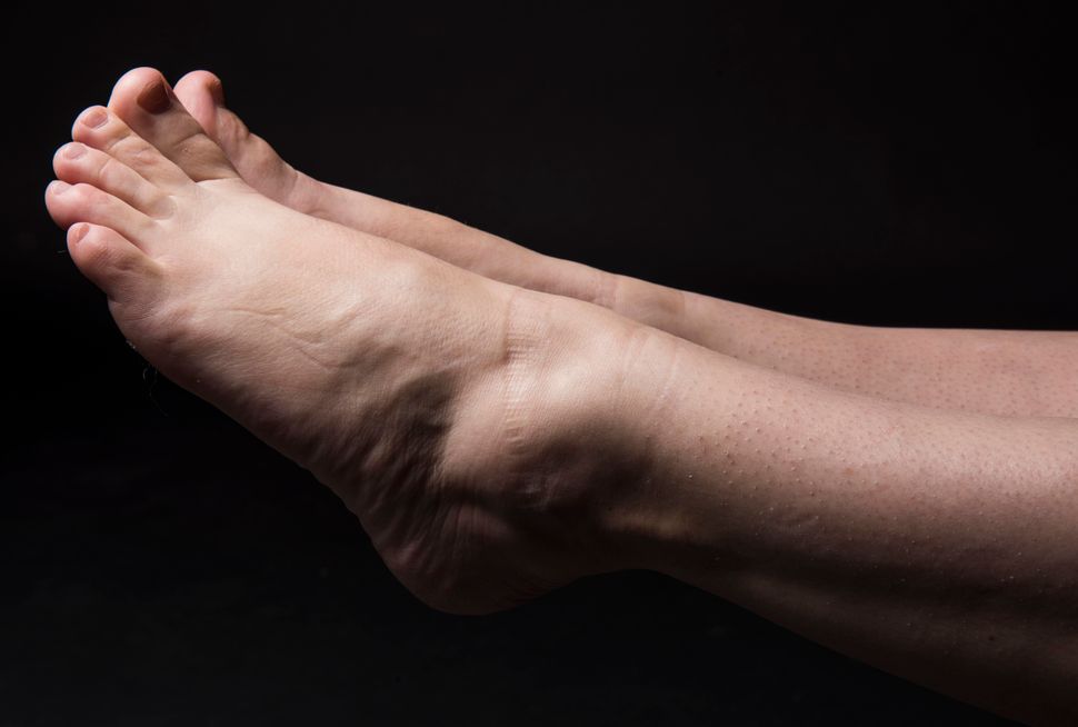 These Honest Images Show How Women Really Feel About Their Feet Huffpost 