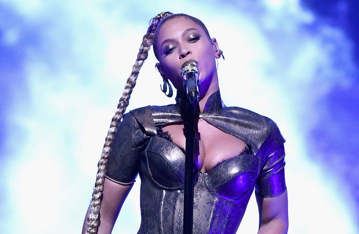 Beyoncé fans reportedly started cutting their ears after the singer's earring was torn out during her latest performance. 