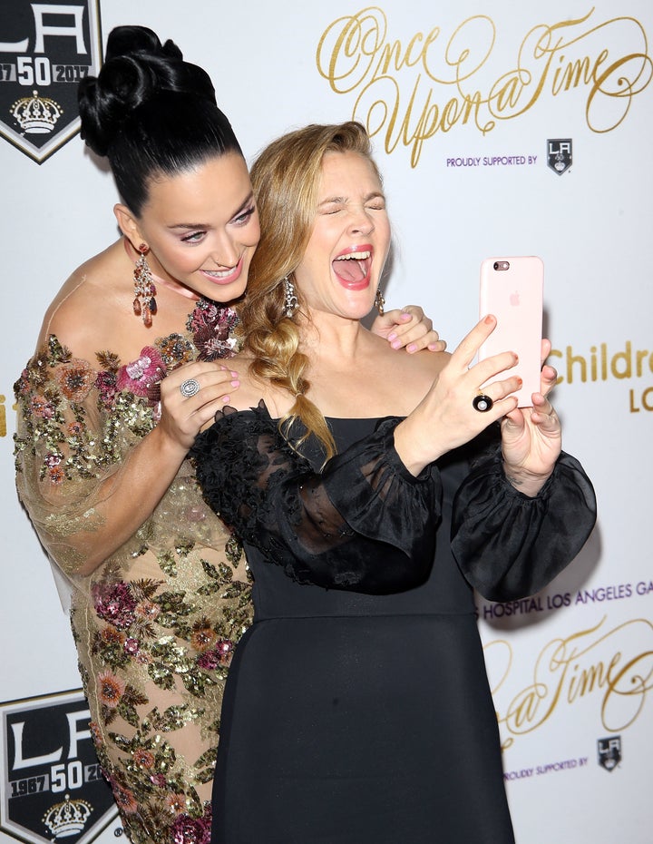 Drew Barrymore was more than excited to snap a selfie with Katy Perry.