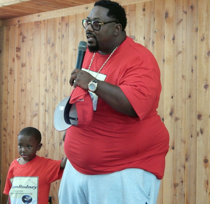 The Rev. Maurice Hardwick, pastor of Detroit's Body of Believers Outreach Ministries, leading the prayer to conclude the second annual awareness walk-a-thon hosted at the Detroit Zoo by the SCDAA's Michigan Chapter.