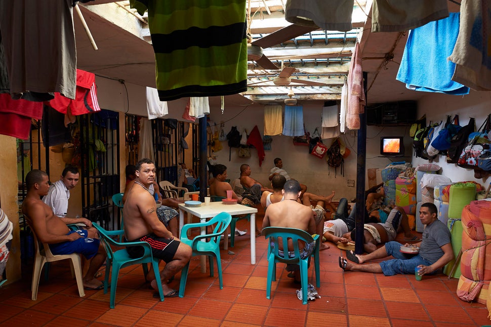 Establecimiento Carcelario de Reclusion Especial in Sabana Larga is a medium-security prison. The official capacity is 50 inm