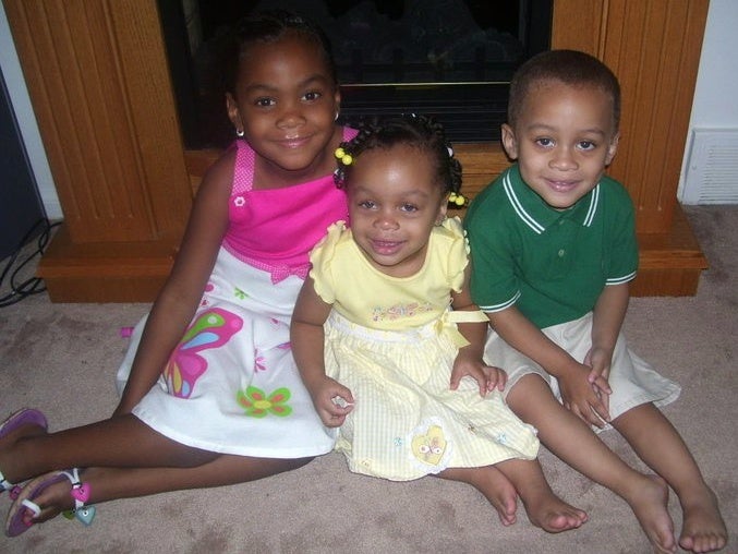 <p>Lauren Jordan, her little sister, Katie, and late brother, Algernon III.</p>