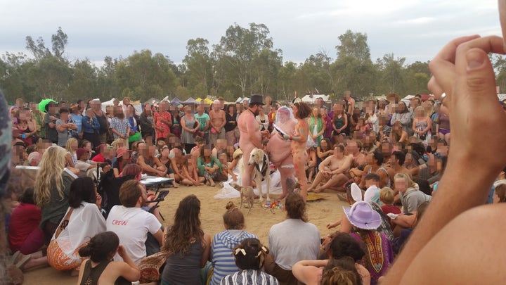 The couple wed in front of 700 people.