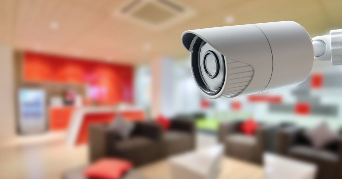 Home security cameras. Камера видеонаблюдения. Видеонаблюдение в офисе. Камеры видеонаблюдения в офисе. Видеокамера в квартире.