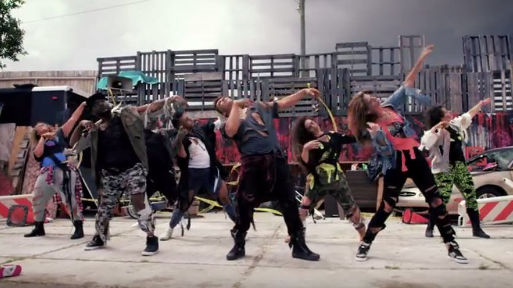 Видео танцующей зомби. Костюм зомби танцевальный. Необычные образы на флешмоб. Видео танцующей зомби. Видео танцующей зомби.