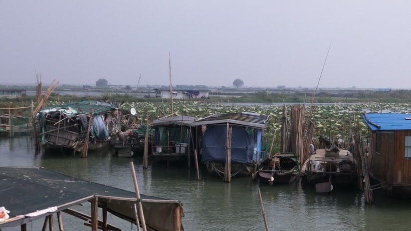 Crab catchers stay on houseboats