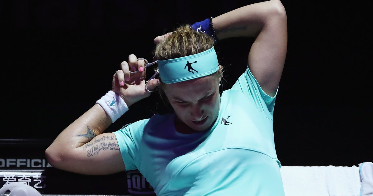 Tennis Player Chops Off Ponytail In Middle Of Match In Bizarre Video