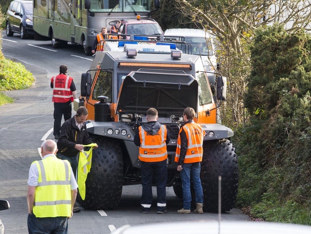 Top Gear Matt Leblanc S Suv Causes Chaos While Filming New Top Gear Matt Leblanc S Suv Causes Chaos While Filming New Series