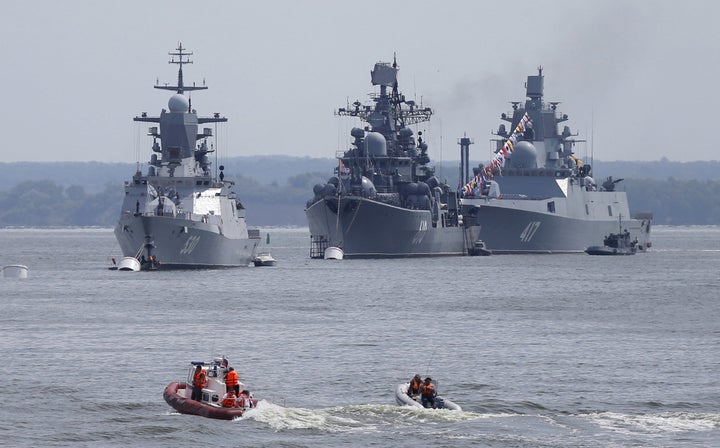 (L-R) Russian navy corvette Steregushchy, destroyer Nastoichivy and frigate Admiral Gorshkov are anchored in a bay of the Russian fleet base in Baltiysk in Kaliningrad region, Russia, July 19, 2015.