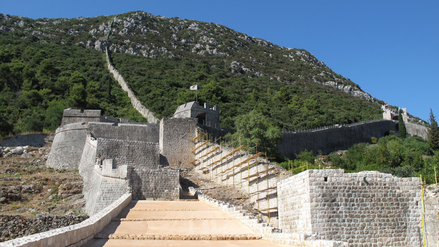 13 Famous Walls Around The World (PHOTOS) HuffPost Life